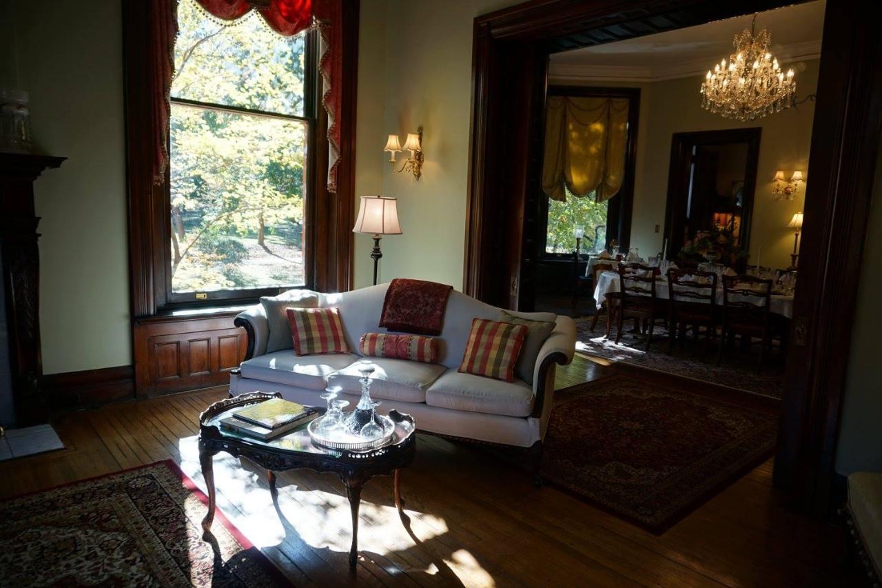 Louisville Bourbon Inn Εξωτερικό φωτογραφία