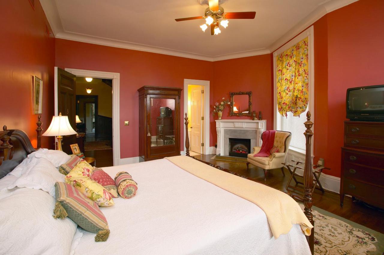 Louisville Bourbon Inn Εξωτερικό φωτογραφία