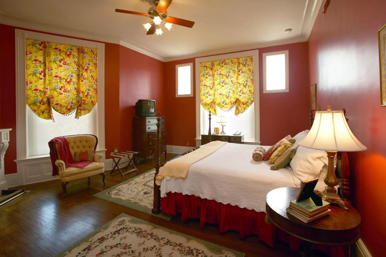Louisville Bourbon Inn Εξωτερικό φωτογραφία